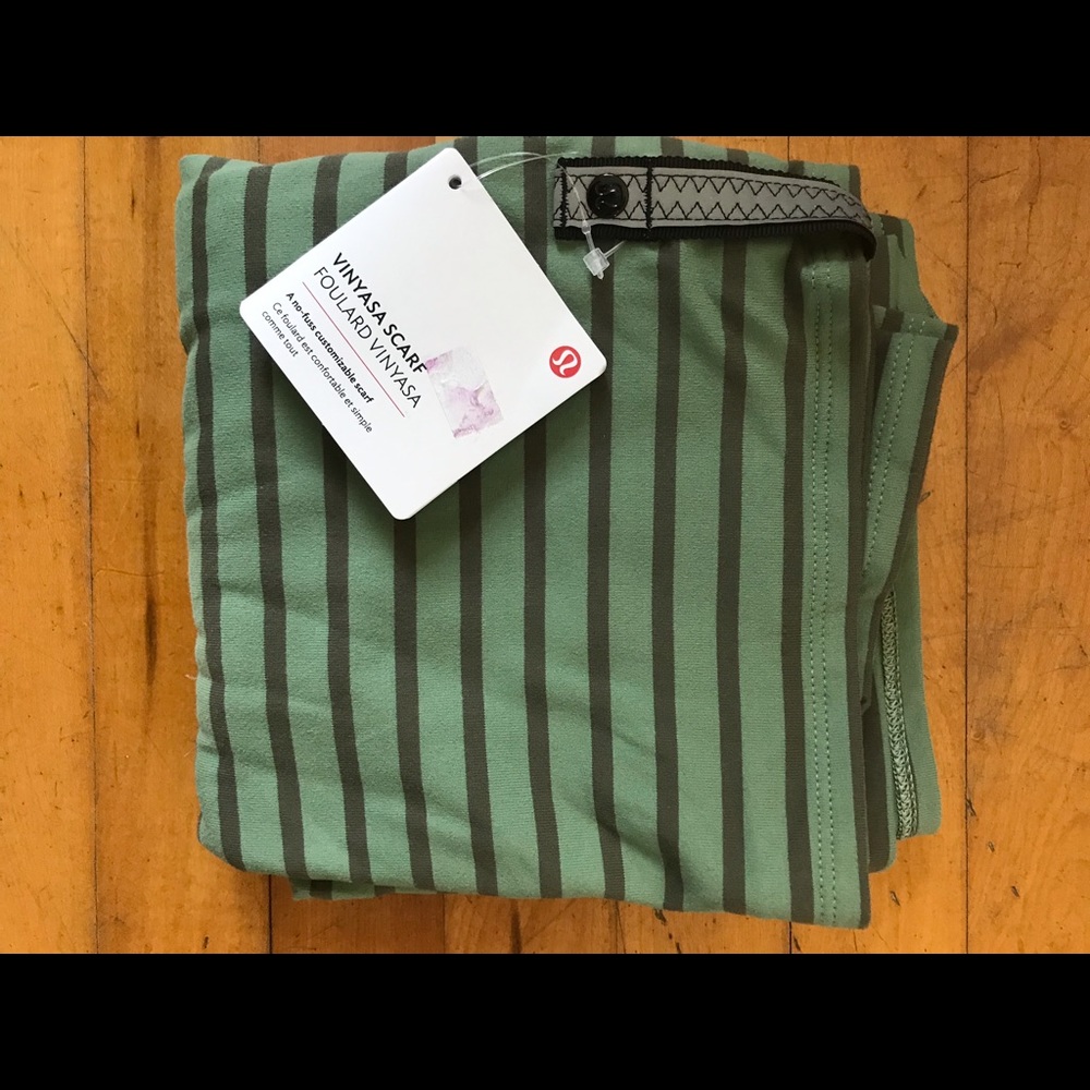 Lululemon vinyasa scarf NWT